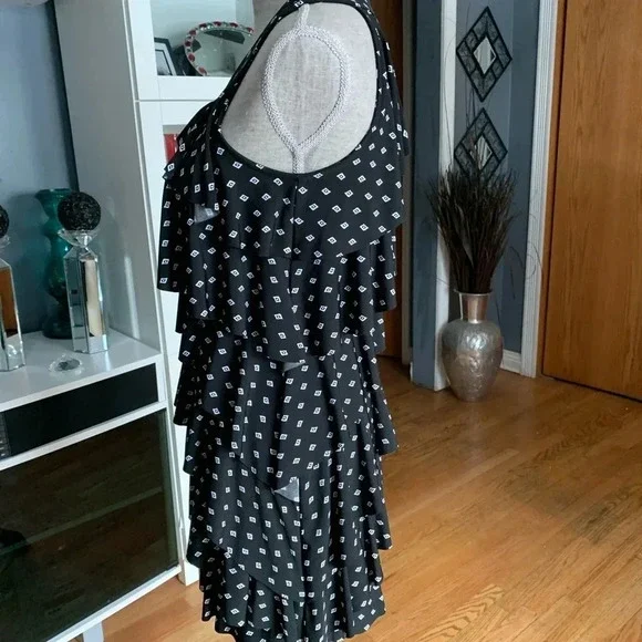 WHBM | Diamond Print Tiered Ruffle Dress - Picture 4 of 8